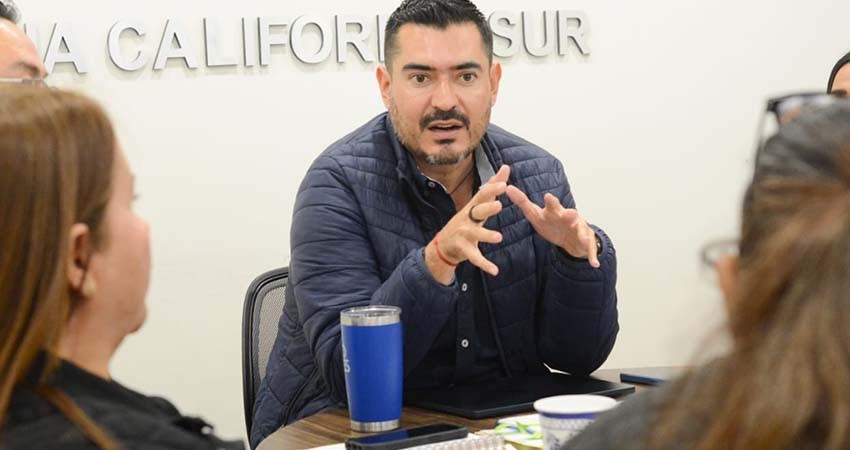 Acusa el PAN que luego de 3 años frente la alcaldía de La Paz, Quiroga Romero no ha dado resulta-dos Acusa el PAN que luego de 3 años frente la alcaldía de La Paz, Quiroga Romero no ha dado resulta-dos