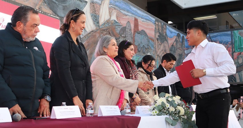 Reciben certificado de preparatoria abierta 44 estudiantes de BCS