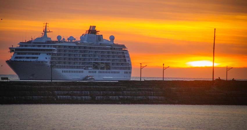 Recibe Santa Rosalía al exclusivo crucero "The World"