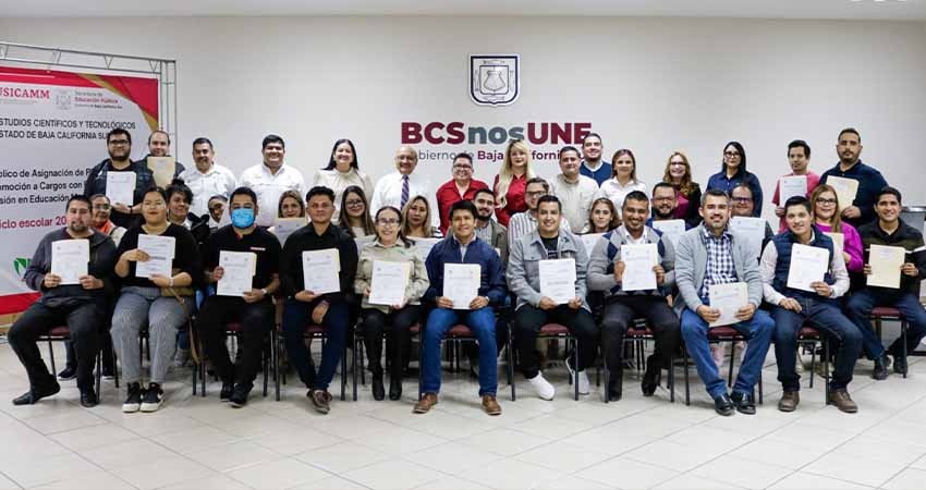 Asigna CECYTE BCS plazas y cargo directivo en evento público