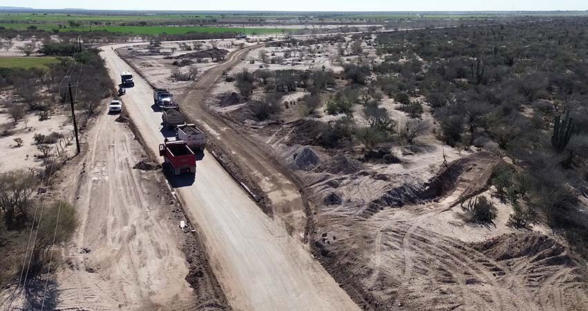 Avanza la pavimentación del camino entre los Ejidos Ley Federal de Aguas 3 y Ley Federal de Aguas 4 Avanza la pavimentación del camino entre los Ejidos Ley Federal de Aguas 3 y Ley Federal de Aguas 4