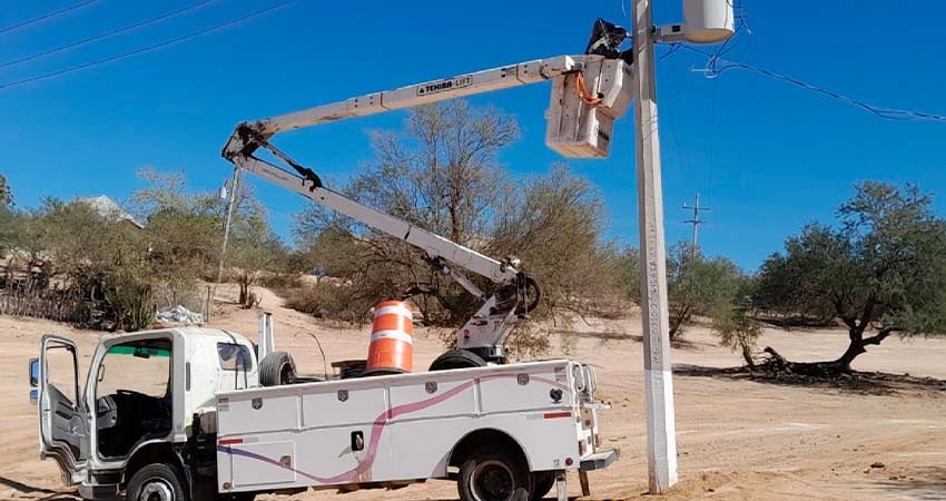 Rehabilitan alumbrado público en las comunidades de El Carrizal y San Blas