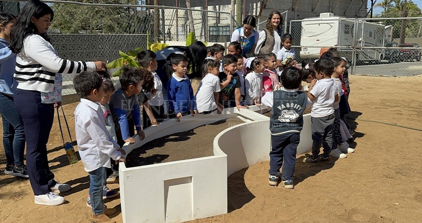 Instalan huertos escolares en planteles de La Playa; más de 150 niños tiene acceso a este programa Instalan huertos escolares en planteles de La Playa; más de 150 niños tiene acceso a este programa