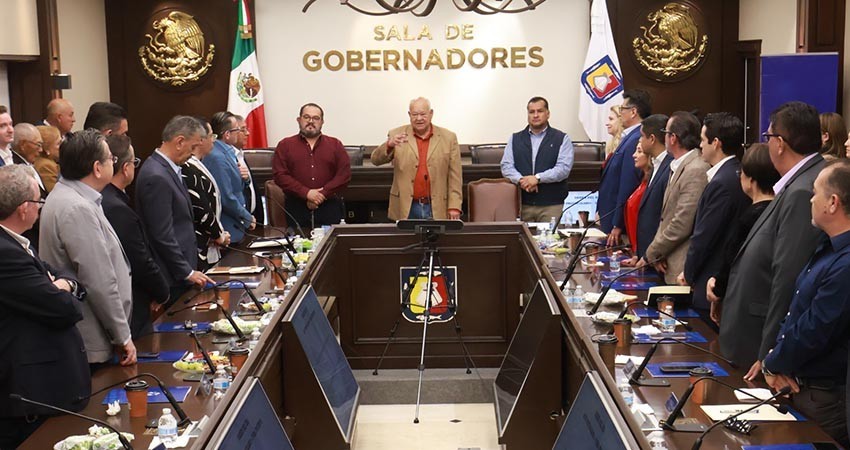Toman protesta a la nueva Mesa Directiva del Colegio de Notarios Públicos de BCS