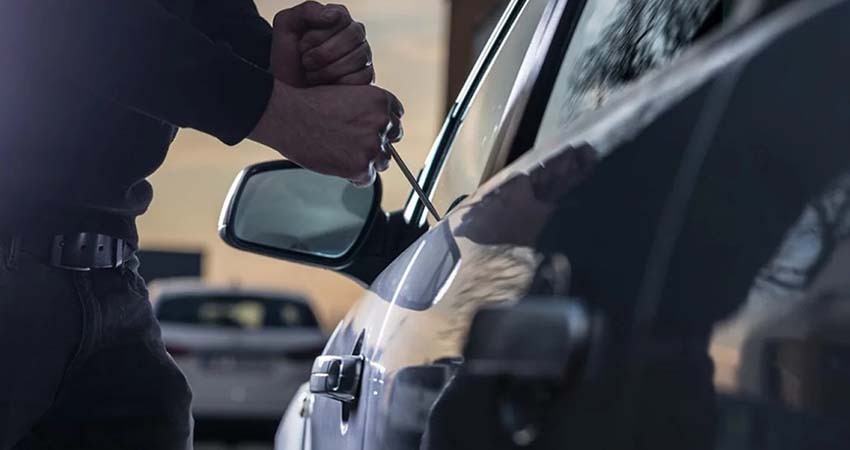 Robos de vehículos asegurados en México crece y recuperación cae