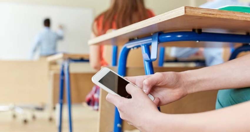 Querétaro, primer estado de México en prohibir los celulares en las escuelas