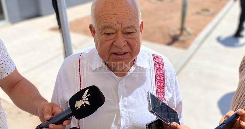Niega Castro Cosío privatización de Playa La Posada; anuncia la instalación de 11 palapas Niega Castro Cosío privatización de Playa La Posada; anuncia la instalación de 11 palapas