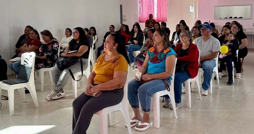 Imparten cursos sobre educación financiera para mujeres