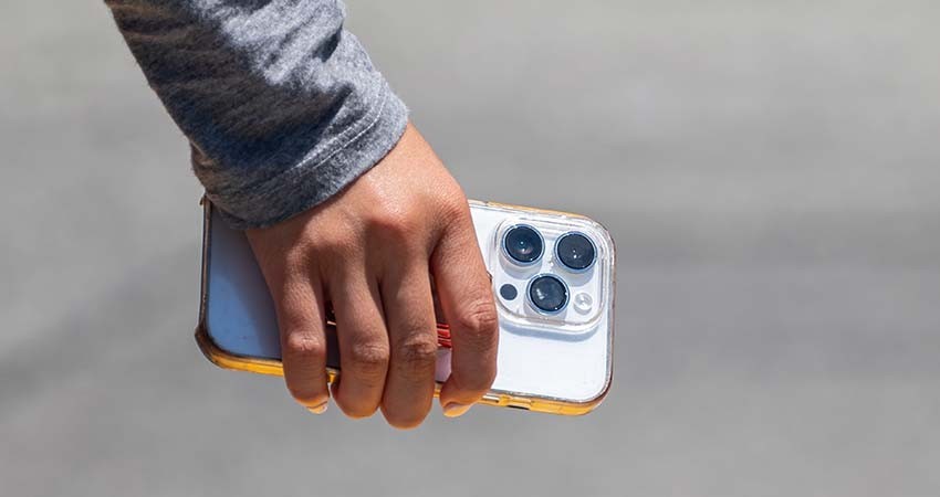 Magisterio de BCS a favor de prohibir uso de celular en horas de clase