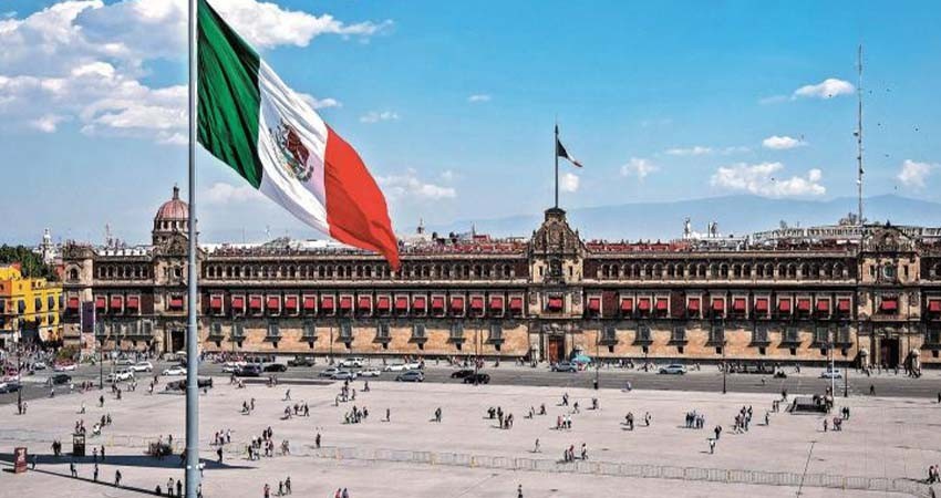 Analistas reducen a 0.8% previsión para economía mexicana en 2025: sondeo