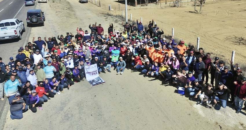 Encabeza Milena Quiroga jornada de limpieza en la carretera Todos Santos – El Pescadero