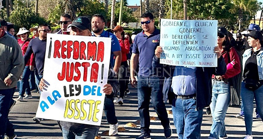 Denuncian amenazas y presiones contra maestros por protesta contra la reforma al ISSSTE