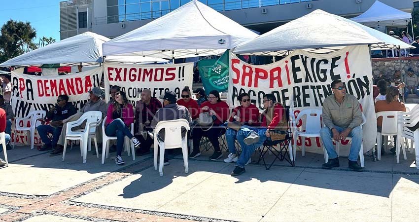 Llama gobernador a burócratas “a la reflexión” ante paros y demandas