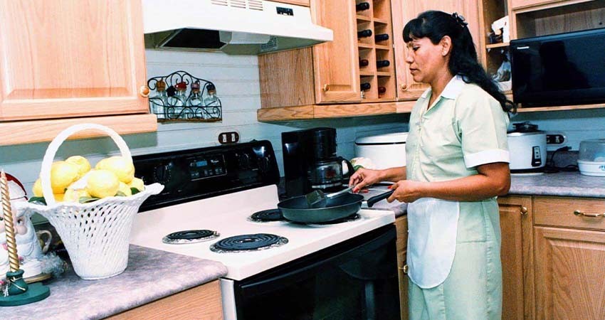 Más del 96 por ciento de trabajadoras del hogar labora sin un contrato por escrito Más del 96 por ciento de trabajadoras del hogar labora sin un contrato por escrito