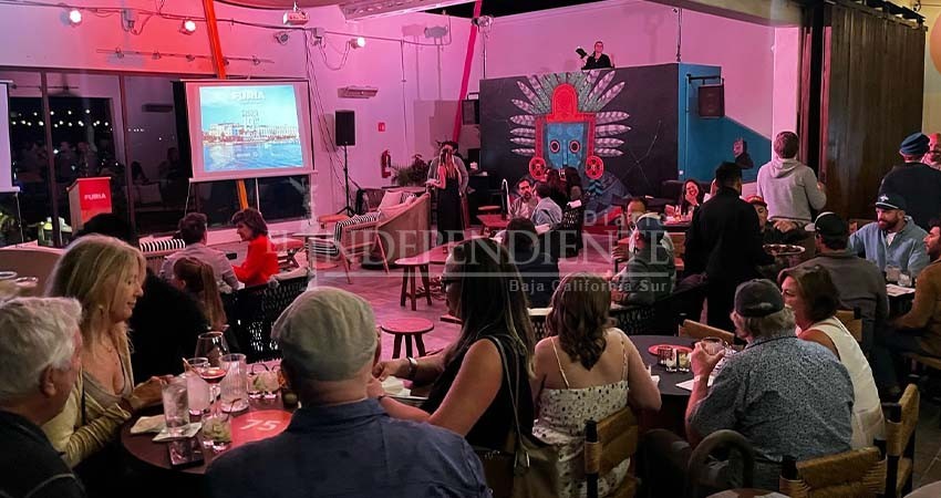 Organizan subasta de arte en La Playa, a beneficio de programas para niñas y niños de la comunidad