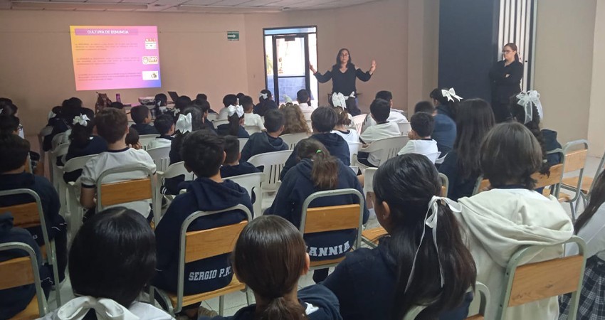 Imparte IMM de La Paz, pláticas sobre nuevos roles y estereotipos