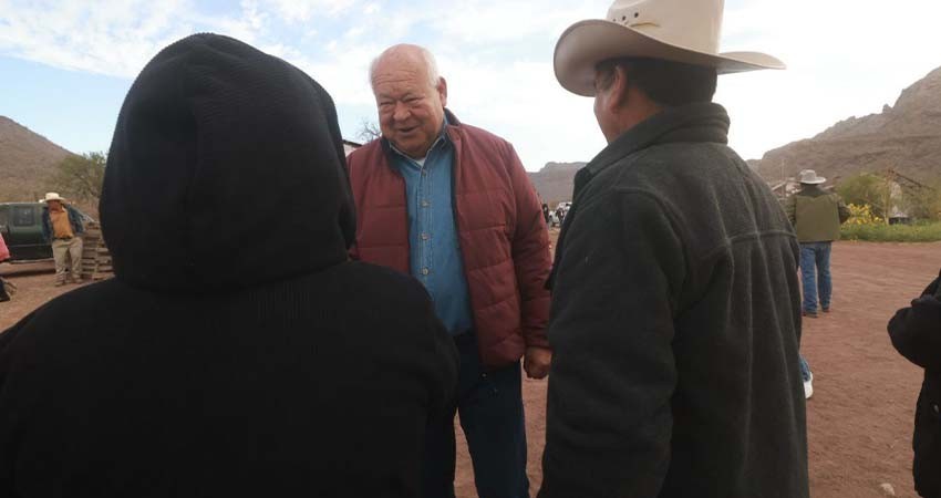 Visita Castro Cosío, zona serrana de Santa Martha y El Patrocinio, y entrega apoyos