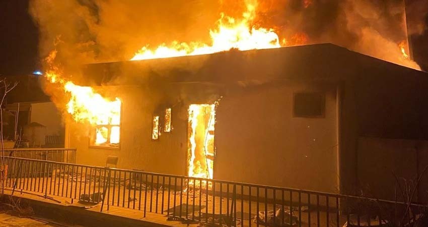 Otro incendio en Hotel Los Arcos; sospechan de indigentes en el inmueble Otro incendio en Hotel Los Arcos; sospechan de indigentes en el inmueble