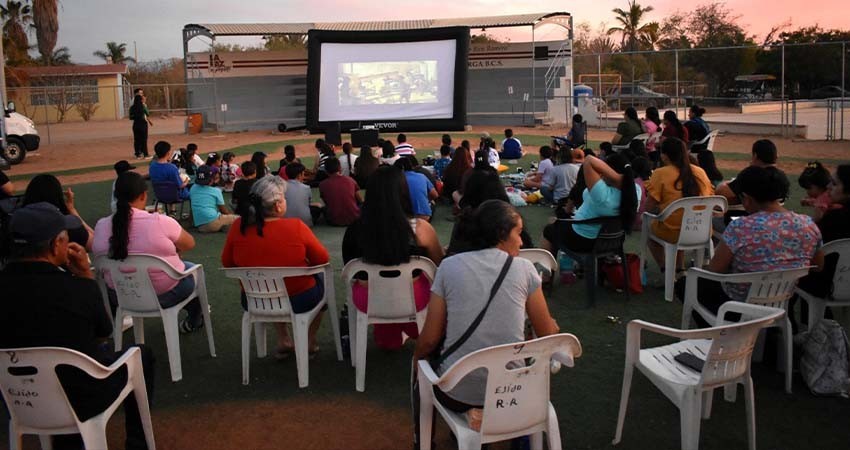 Realizan función de Cine Joven en la comunidad de Agua Amarga