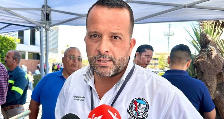 Hubo acuerdo. Aceptan burócratas aumento salarial del 6.5% y 7% en bonos