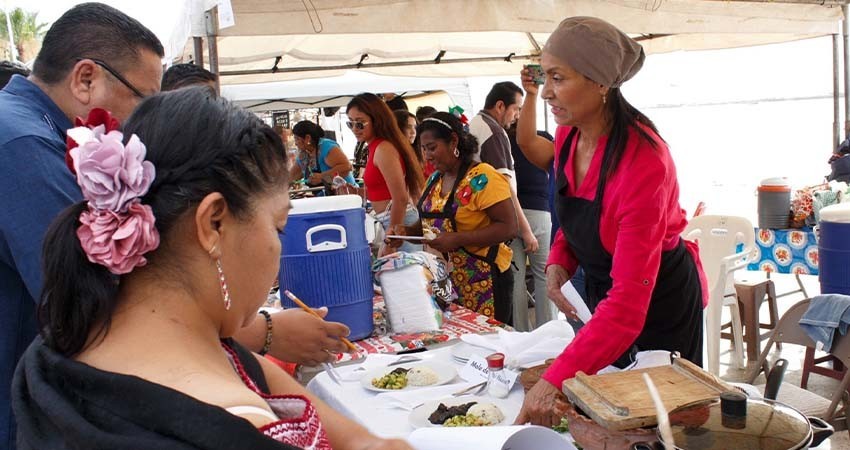 Realizan con éxito el 2do Concurso del platillo con base en el mole