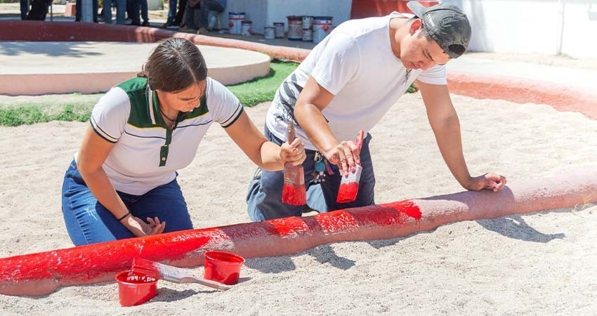 Rehabilitan juventudes sudcalifornianas espacio público a través de la Jornada Nacional de Tequios