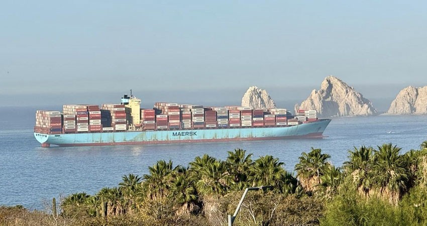 Por emergencia médica, buque de carga arriba a puerto de CSL