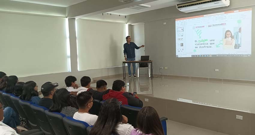 Imparte Dirección Municipal de la Juventud pláticas sobre prevención del bullying