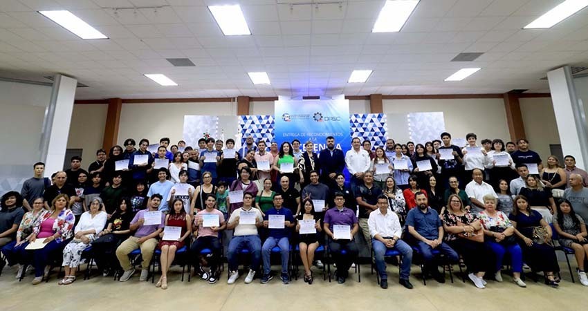 Reconoce UABCS a estudiantes con los mejores promedios de Sistemas Computacionales