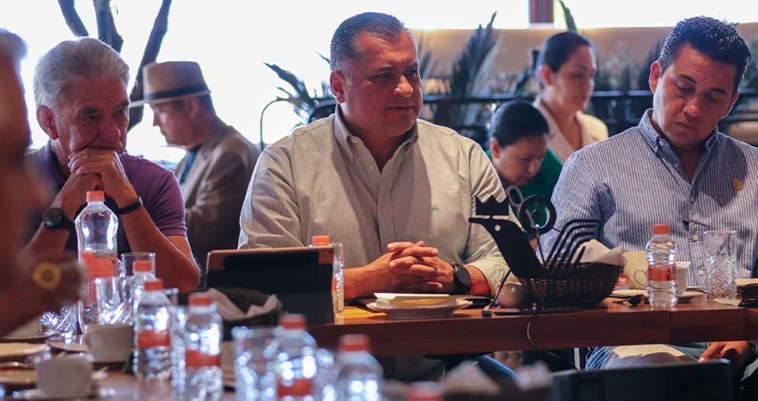 Se reúne secretario General de Gobierno con Grupo Madrugadores de Los Cabos