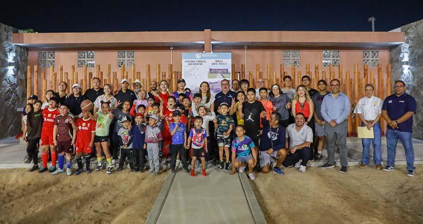 Entrega Milena Quiroga nuevos baños en el CDM “El Piojillo”