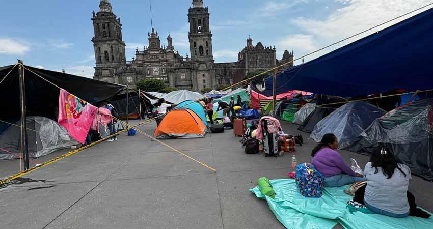 CNTE retiran parte de su campamento en el Centro Histórico