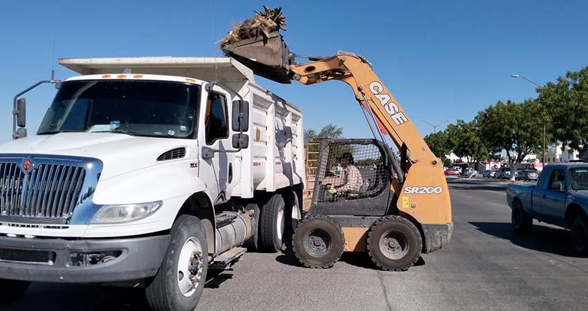 Atienden más de 70 reportes ciudadanos con labores de limpieza y alumbrado público