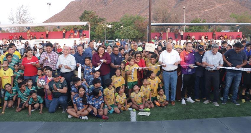 Recibe Ayuntamiento de La Paz rehabilitación del campo deportivo de la colonia 20 de noviembre