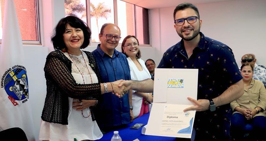 UABCS reconoce a estudiantes que concluyeron sus niveles de inglés en el Departamento de Len-guas Extranjeras UABCS reconoce a estudiantes que concluyeron sus niveles de inglés en el Departamento de Len-guas Extranjeras