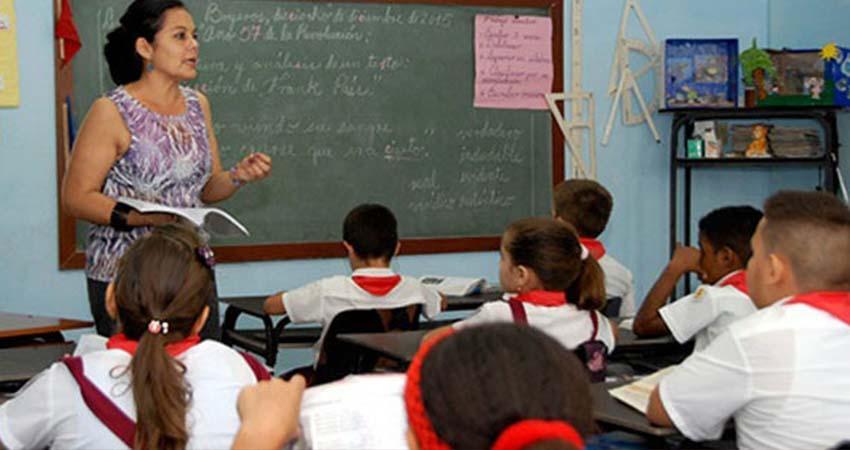 Publicará gobierno federal decretos sobre movilidad docente y edad de jubilación