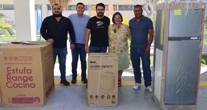 Entrega SEDIF premios a ganadores del concurso virtual “Papá: Juega Conmigo” Entrega SEDIF premios a ganadores del concurso virtual “Papá: Juega Conmigo”