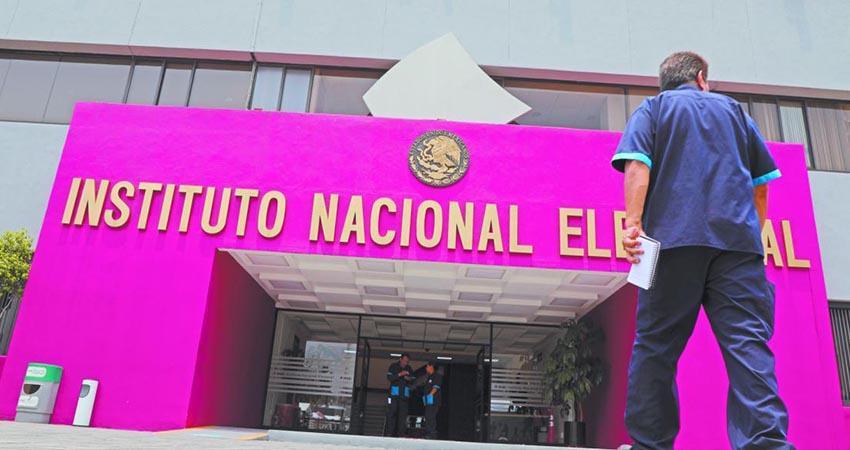Expresidentes y exconsejeros del INE piden a Sheinbaum reforma electoral consensuada; advier-ten riesgos a la democracia
