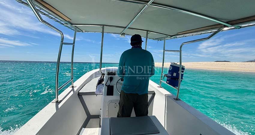 De la pesca al turismo, así es como pescadores de Agua Amarga sustituyen la captura de tiburón