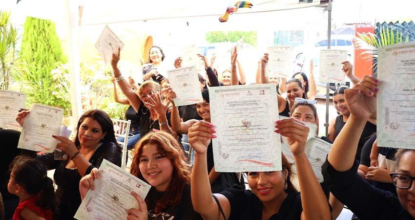 Concluyen más de 50 mujeres de la colonia Olas Altas y Calafia curso de aplicación de uñas Concluyen más de 50 mujeres de la colonia Olas Altas y Calafia curso de aplicación de uñas