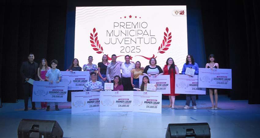 Reconocen a jóvenes talentosos de La Paz con el Premio Municipal de la Juventud Reconocen a jóvenes talentosos de La Paz con el Premio Municipal de la Juventud