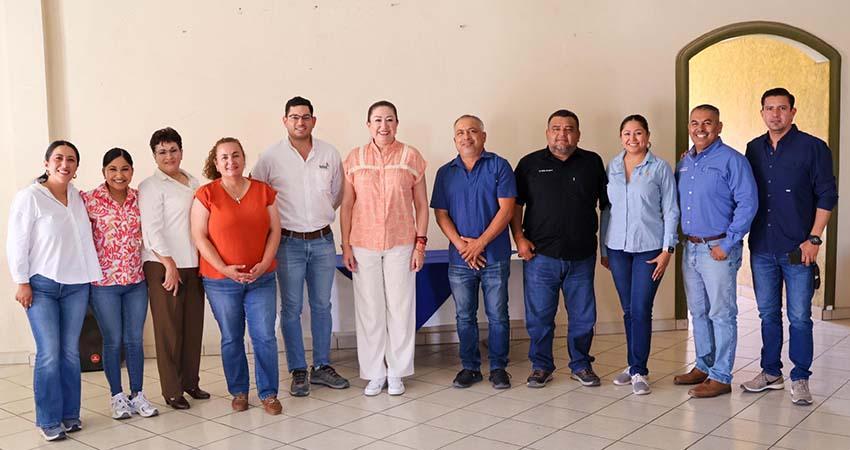 Encabeza Edith Aguilar reunión con representantes del Grupo Agrícola NASE Encabeza Edith Aguilar reunión con representantes del Grupo Agrícola NASE