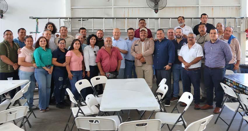 Gobernador Castro Cosío reconoce a trabajadores que realizan la decoración patria 2025 Gobernador Castro Cosío reconoce a trabajadores que realizan la decoración patria 2025