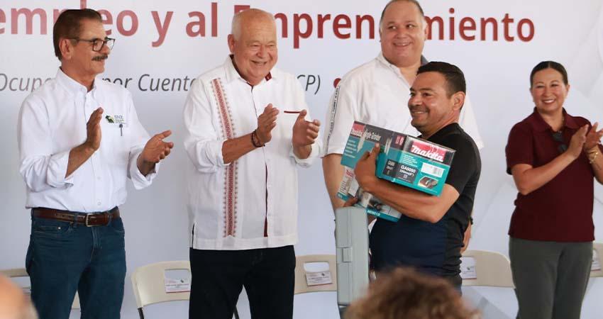 Impulsa Gobierno de BCS, autoempleo y emprendimiento con entrega de apoyos a familias paceñas Impulsa Gobierno de BCS, autoempleo y emprendimiento con entrega de apoyos a familias paceñas