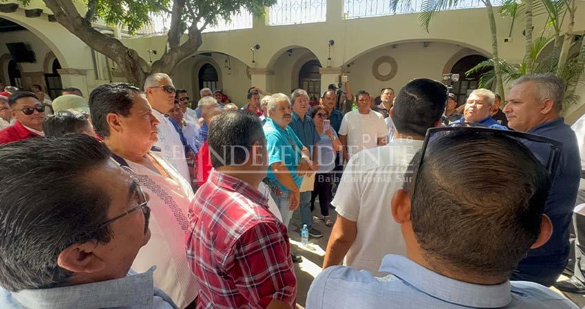 Insostenible el “pirataje” de taxis en Los Cabos; piden a autoridades intervenir