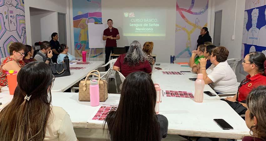 Imparten curso de Lengua de Señas Mexicana a personal del Ayuntamiento de La Paz Imparten curso de Lengua de Señas Mexicana a personal del Ayuntamiento de La Paz