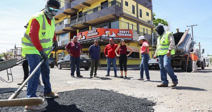 Supervisa Milena Quiroga trabajos de bacheo en el municipio de La Paz Supervisa Milena Quiroga trabajos de bacheo en el municipio de La Paz