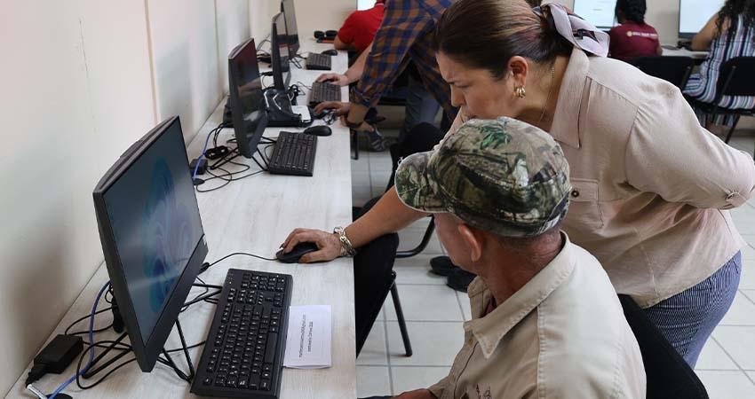 Recibe SEDIF un taller de capacitación en beneficio de las personas adultas mayores