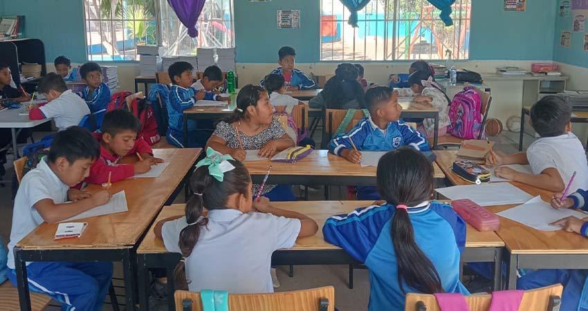 Brindan educación a más de 2 mil alumnos migrantes en campos agrícolas