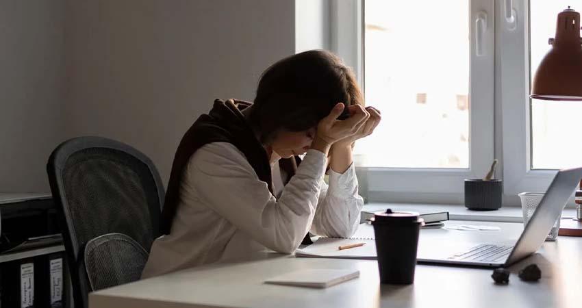 Mitad de trabajadores en México encuestados por OCC enfrenta estrés laboral